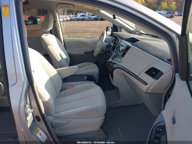 46363723 :رقم المزاد ، 5TDKK3DCXES495028 vin ، 2014 Toyota Sienna Le V6 8 Passenger مزاد بيع