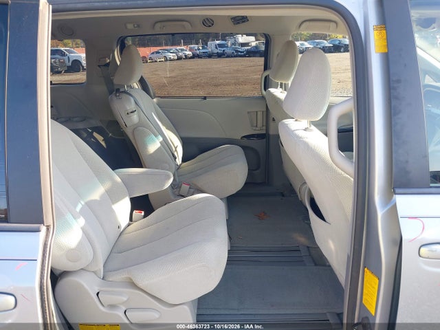 46363723 :رقم المزاد ، 5TDKK3DCXES495028 vin ، 2014 Toyota Sienna Le V6 8 Passenger مزاد بيع