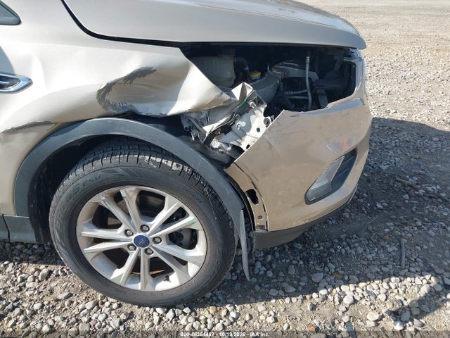 Продажа на аукционе авто 2017 Ford Escape Se, vin: 1FMCU0GD2HUE53272, номер лота: 46364487