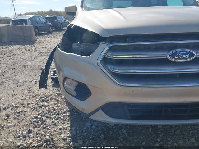 Продажа на аукционе авто 2017 Ford Escape Se, vin: 1FMCU0GD2HUE53272, номер лота: 46364487