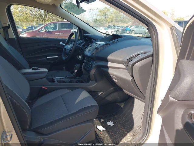 Продажа на аукционе авто 2017 Ford Escape Se, vin: 1FMCU0GD2HUE53272, номер лота: 46364487