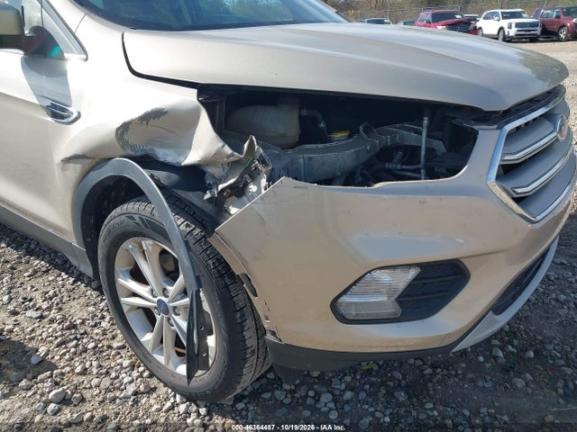 Продажа на аукционе авто 2017 Ford Escape Se, vin: 1FMCU0GD2HUE53272, номер лота: 46364487