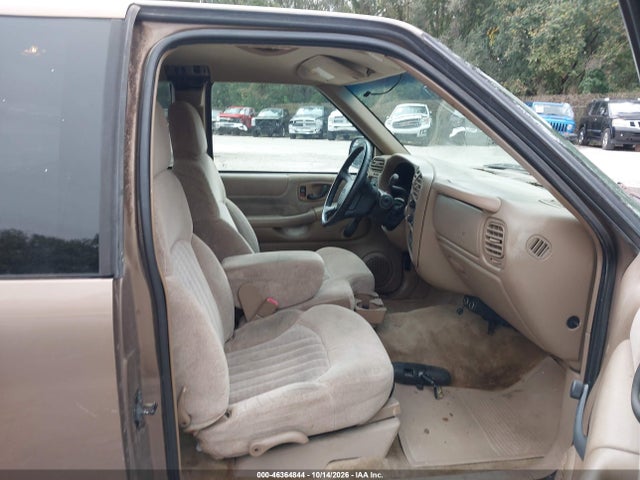 46364844 :رقم المزاد ، 1GCCS195728245653 vin ، 2002 Chevrolet S-10 Ls مزاد بيع
