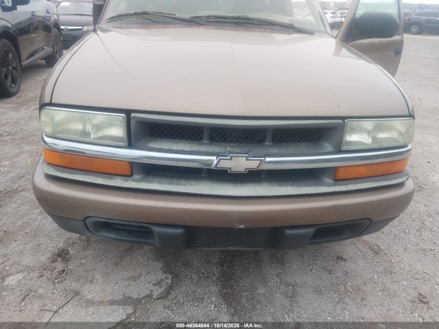 46364844 :رقم المزاد ، 1GCCS195728245653 vin ، 2002 Chevrolet S-10 Ls مزاد بيع