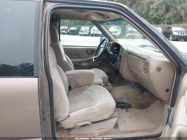 46364844 :رقم المزاد ، 1GCCS195728245653 vin ، 2002 Chevrolet S-10 Ls مزاد بيع