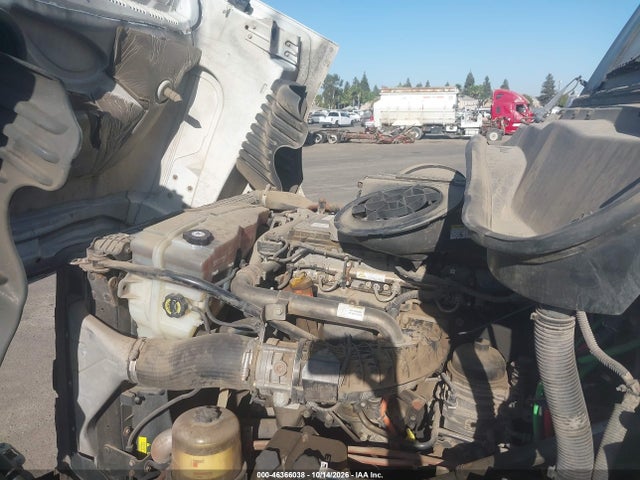 Freightliner Cascadia 125 2016 3AKJGLDR0GSHF1582 Image 9