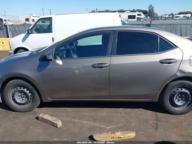 Toyota COROLLA LE 2018 5YFBURHE2JP823098 Image 14