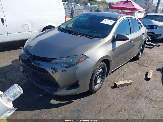 Toyota COROLLA LE 2018 5YFBURHE2JP823098 Image 2