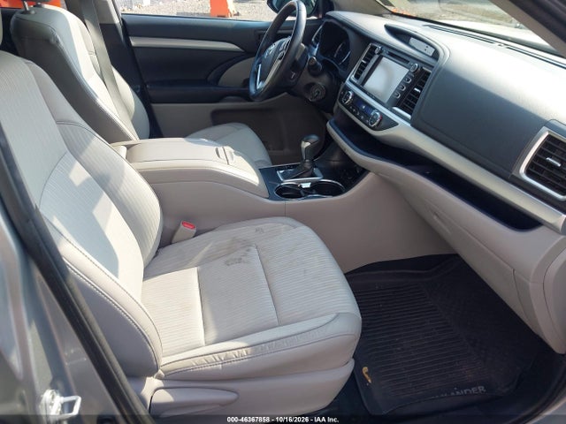 46367858 :رقم المزاد ، 5TDBZRFHXJS872376 vin ، 2018 Toyota Highlander Le Plus مزاد بيع