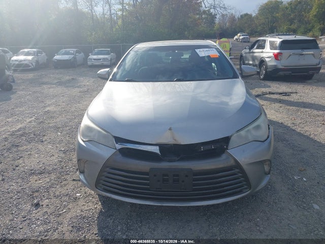 2016 Toyota Camry Le მანქანა იყიდება აუქციონზე, vin: 4T4BF1FK3GR584243, აუქციონის ნომერი: 46368835