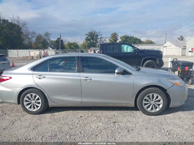 2016 Toyota Camry Le მანქანა იყიდება აუქციონზე, vin: 4T4BF1FK3GR584243, აუქციონის ნომერი: 46368835