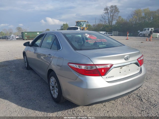 2016 Toyota Camry Le მანქანა იყიდება აუქციონზე, vin: 4T4BF1FK3GR584243, აუქციონის ნომერი: 46368835