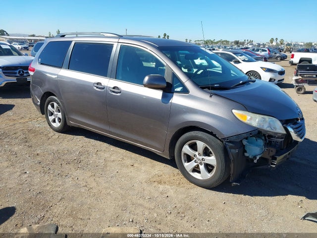 46370334 :رقم المزاد ، 5TDKK3DCXDS343815 vin ، 2013 Toyota Sienna Le V6 8 Passenger مزاد بيع