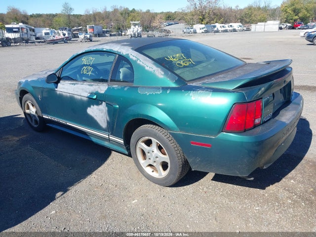 46370657 :رقم المزاد ، 1FAFP4042YF221842 vin ، 2000 Ford Mustang مزاد بيع