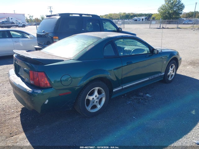 46370657 :رقم المزاد ، 1FAFP4042YF221842 vin ، 2000 Ford Mustang مزاد بيع