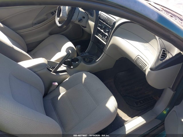 46370657 :رقم المزاد ، 1FAFP4042YF221842 vin ، 2000 Ford Mustang مزاد بيع