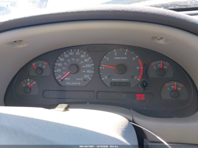 46370657 :رقم المزاد ، 1FAFP4042YF221842 vin ، 2000 Ford Mustang مزاد بيع