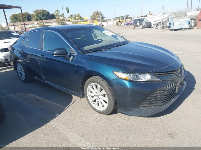 46372435 :رقم المزاد ، 4T1B11HK8KU737861 vin ، 2019 Toyota Camry Le مزاد بيع