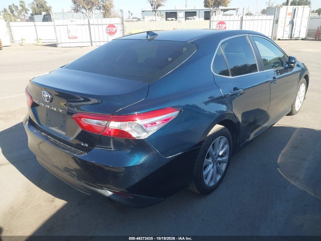 46372435 :رقم المزاد ، 4T1B11HK8KU737861 vin ، 2019 Toyota Camry Le مزاد بيع