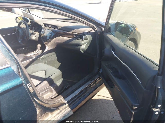 46372435 :رقم المزاد ، 4T1B11HK8KU737861 vin ، 2019 Toyota Camry Le مزاد بيع