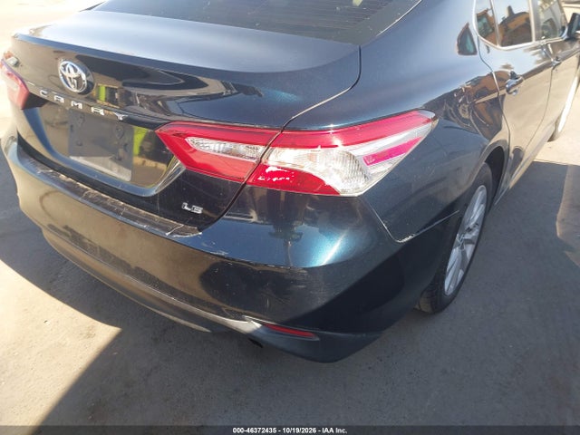 46372435 :رقم المزاد ، 4T1B11HK8KU737861 vin ، 2019 Toyota Camry Le مزاد بيع