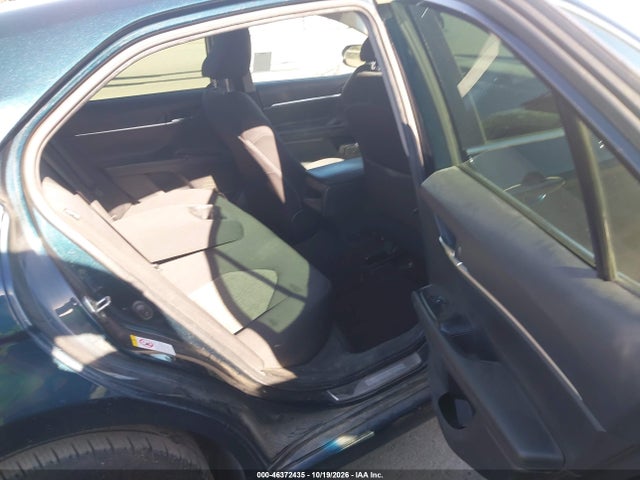46372435 :رقم المزاد ، 4T1B11HK8KU737861 vin ، 2019 Toyota Camry Le مزاد بيع