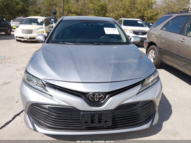 Продажа на аукционе авто 2018 Toyota Camry Le, vin: 4T1B11HK0JU074283, номер лота: 46373893