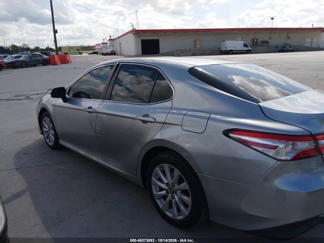Продажа на аукционе авто 2018 Toyota Camry Le, vin: 4T1B11HK0JU074283, номер лота: 46373893
