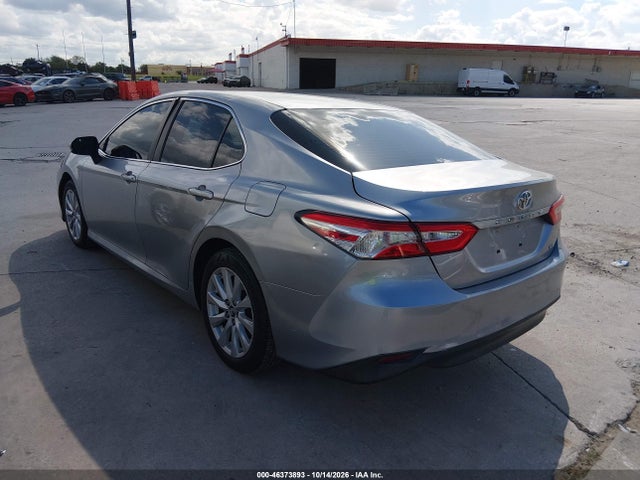 Продажа на аукционе авто 2018 Toyota Camry Le, vin: 4T1B11HK0JU074283, номер лота: 46373893