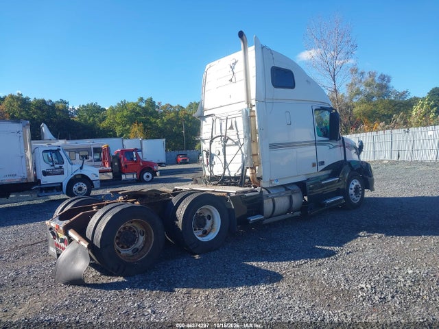 2005 Volvo Vn Vnl მანქანა იყიდება აუქციონზე, vin: 4V4NC9TJ35N370542, აუქციონის ნომერი: 46374297