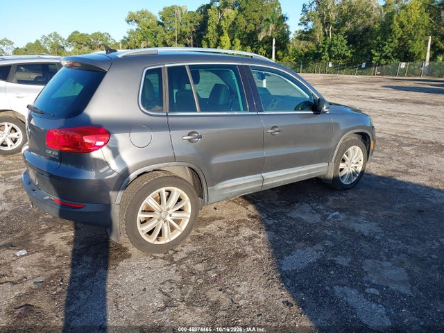 2013 Volkswagen Tiguan Se მანქანა იყიდება აუქციონზე, vin: WVGBV3AX9DW608489, აუქციონის ნომერი: 46374465