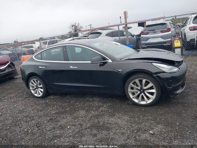 46374850 :رقم المزاد ، 5YJ3E1EA9JF171256 vin ، 2018 Tesla Model 3 Long Range/mid Range مزاد بيع