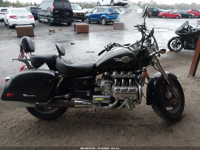 46375152 :رقم المزاد ، 1HFSC3436XA200624 vin ، 1999 Honda Gl1500 Ct مزاد بيع