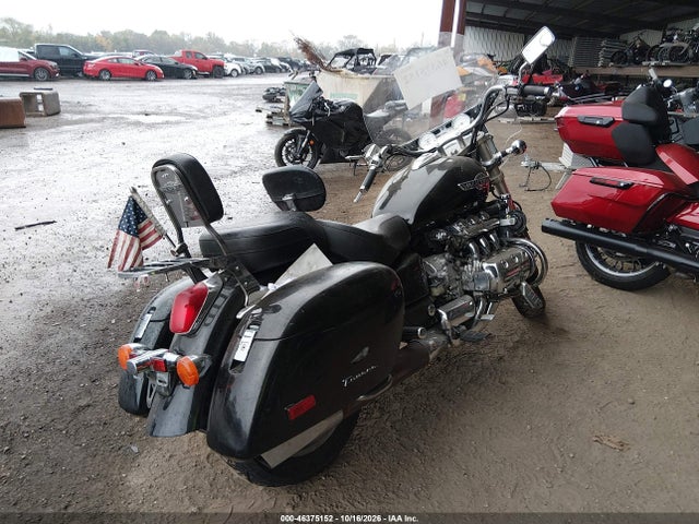 46375152 :رقم المزاد ، 1HFSC3436XA200624 vin ، 1999 Honda Gl1500 Ct مزاد بيع