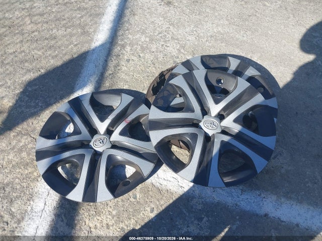 2T3ZFREV7HW374241 Toyota RAV4 LE
