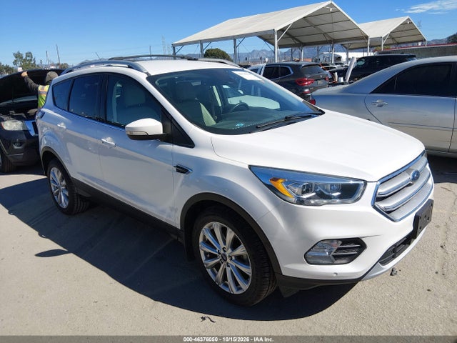 46376050 :رقم المزاد ، 1FMCU0JD6HUD20555 vin ، 2017 Ford Escape Titanium مزاد بيع