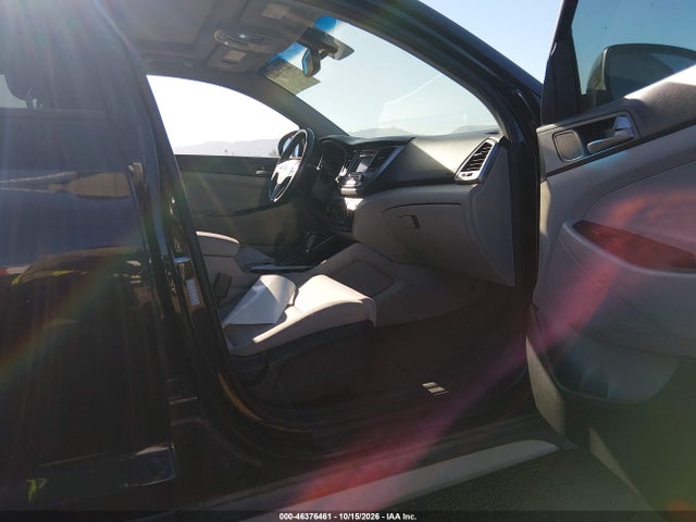 46376461 :رقم المزاد ، KM8J33A22HU570546 vin ، 2017 Hyundai Tucson Value مزاد بيع