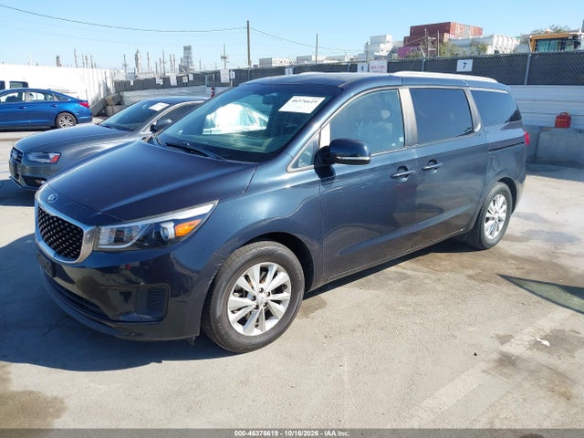 KIA SEDONA LX 2016 KNDMB5C1XG6114317 Image 2