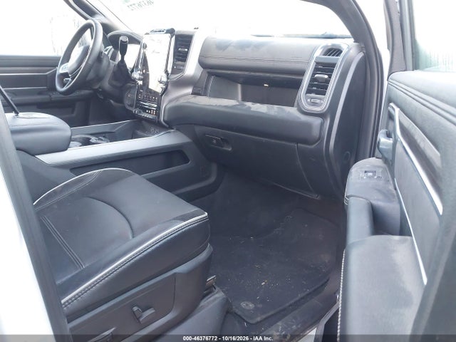 3C6UR5FL4TG274279 RAM 2500 Laramie 4x4 6&#039;4 Box