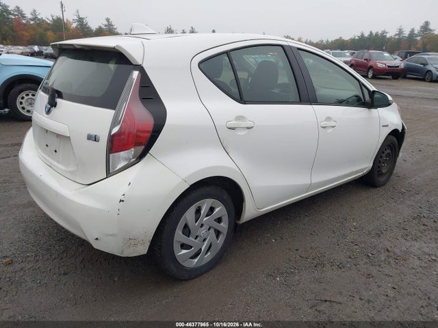 46377965 :رقم المزاد ، JTDKDTB3XG1118955 vin ، 2016 Toyota Prius C Two مزاد بيع