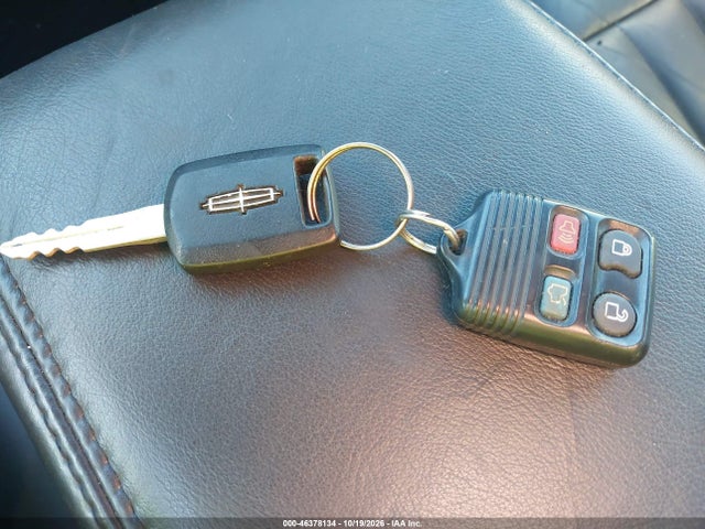46378134 :رقم المزاد ، 1LNHM84W97Y635391 vin ، 2007 Lincoln Town Car Executive L مزاد بيع