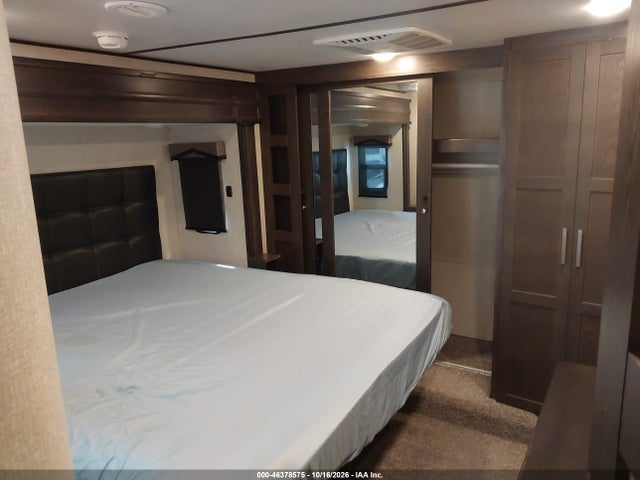 46378575 :رقم المزاد ، 4YDF42133JR800627 vin ، 2018 Keystone Raptor مزاد بيع