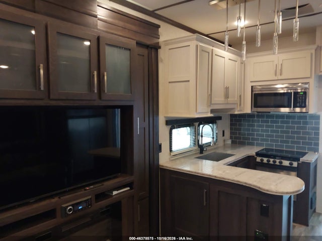 46378575 :رقم المزاد ، 4YDF42133JR800627 vin ، 2018 Keystone Raptor مزاد بيع