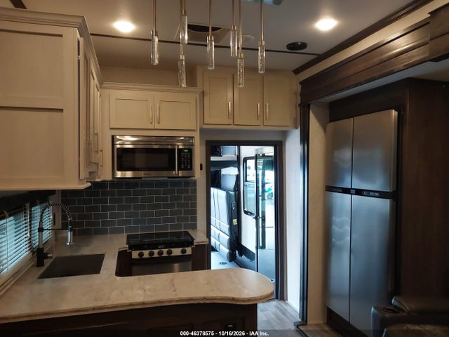 46378575 :رقم المزاد ، 4YDF42133JR800627 vin ، 2018 Keystone Raptor مزاد بيع