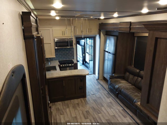 46378575 :رقم المزاد ، 4YDF42133JR800627 vin ، 2018 Keystone Raptor مزاد بيع