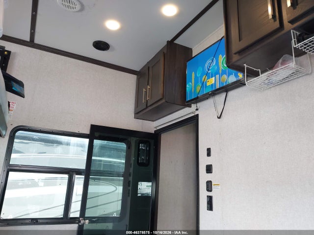 46378575 :رقم المزاد ، 4YDF42133JR800627 vin ، 2018 Keystone Raptor مزاد بيع