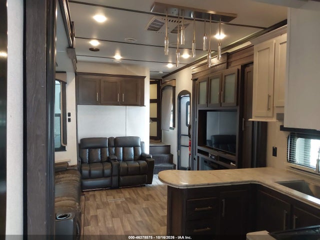 46378575 :رقم المزاد ، 4YDF42133JR800627 vin ، 2018 Keystone Raptor مزاد بيع