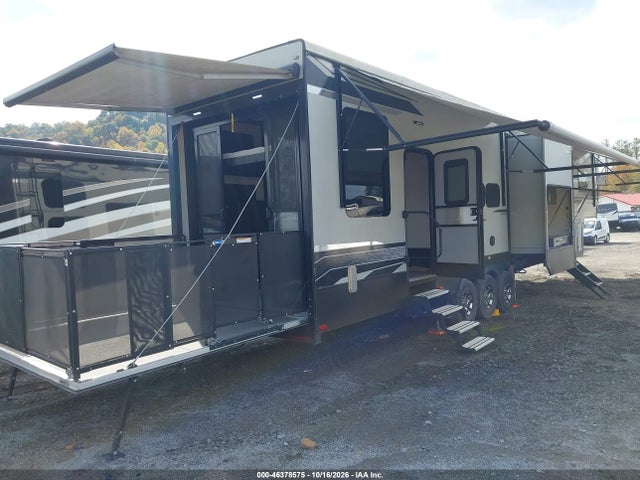 46378575 :رقم المزاد ، 4YDF42133JR800627 vin ، 2018 Keystone Raptor مزاد بيع