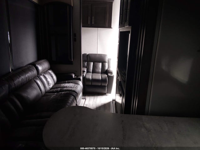 46378575 :رقم المزاد ، 4YDF42133JR800627 vin ، 2018 Keystone Raptor مزاد بيع