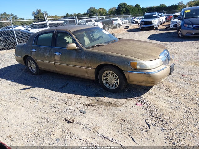 Продажа на аукционе авто 1998 Lincoln Town Car Signature, vin: 1LNFM82W0WY618004, номер лота: 46378967